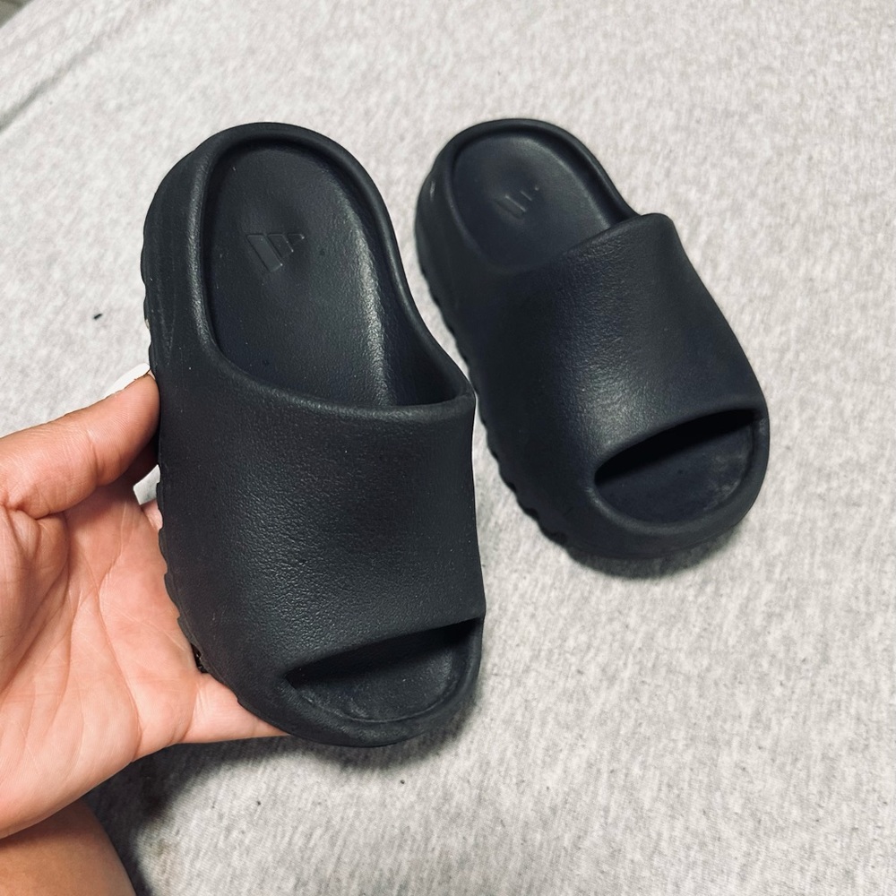 Toddler Yeezy slides